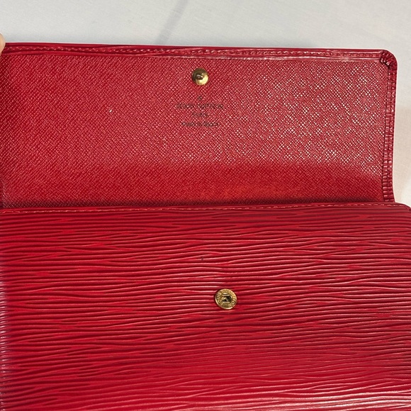 Louis Vuitton Red Epi Sarah Wallet - Picture 13 of 16